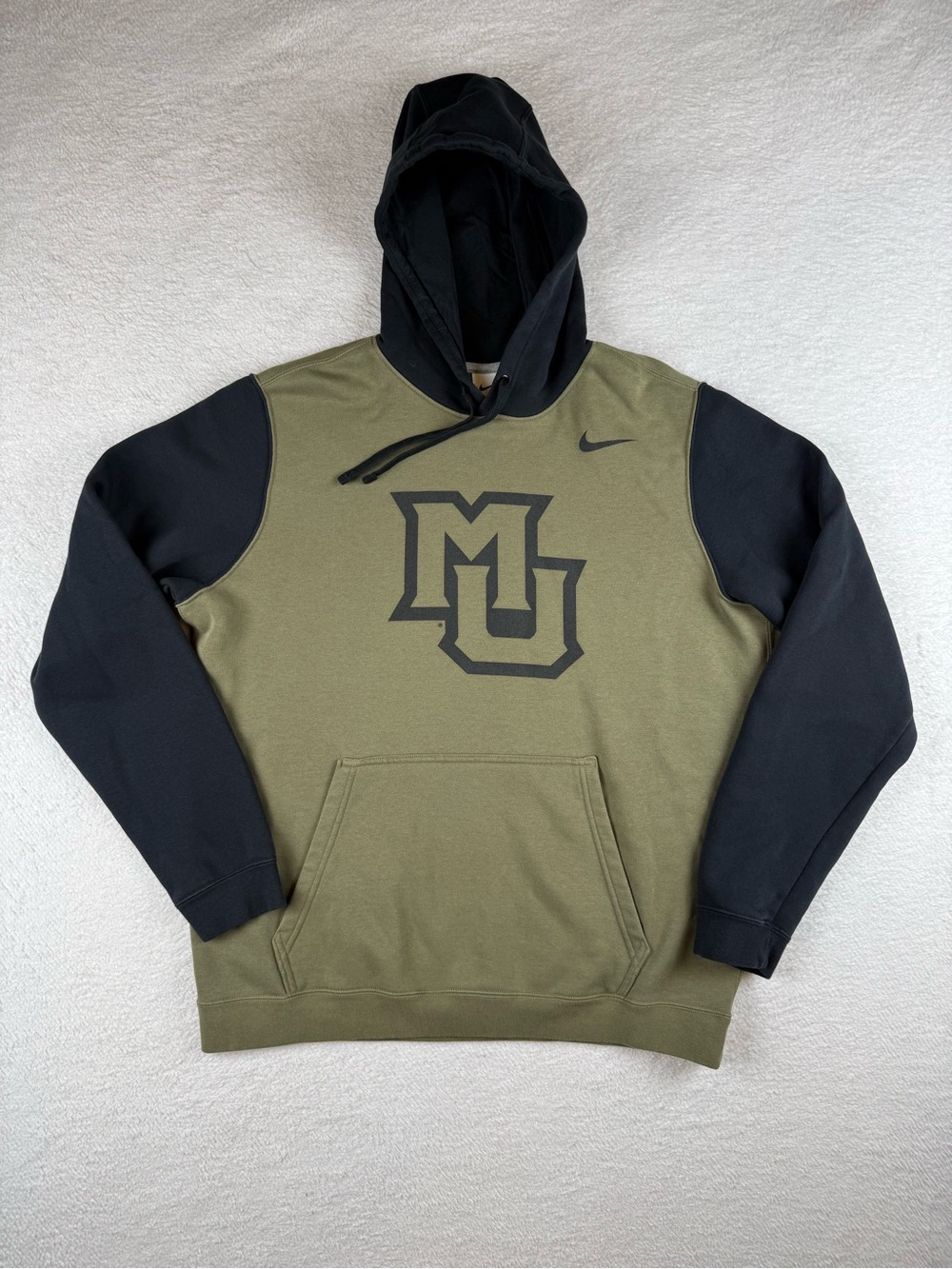Nike Marquette University Golden Eagles Men’s Large Hoodie Sweatshirt Pullover